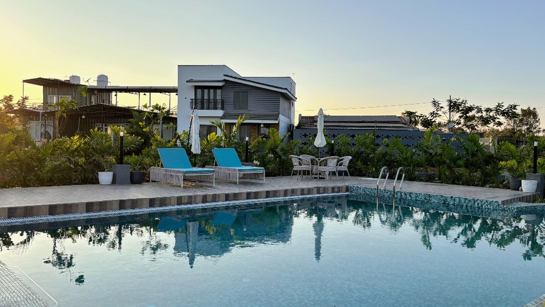 ARKA MEADOWS | 5BR | SLEEPS 16 | ₹18-25K | 50MINS FROM SHAMSHABAD ORR EXIT