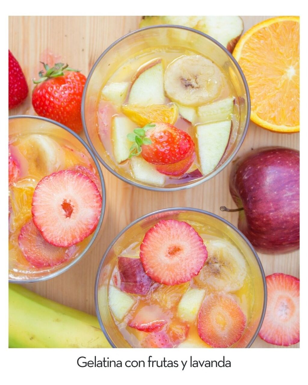 Gelatina con frutas y lavanda