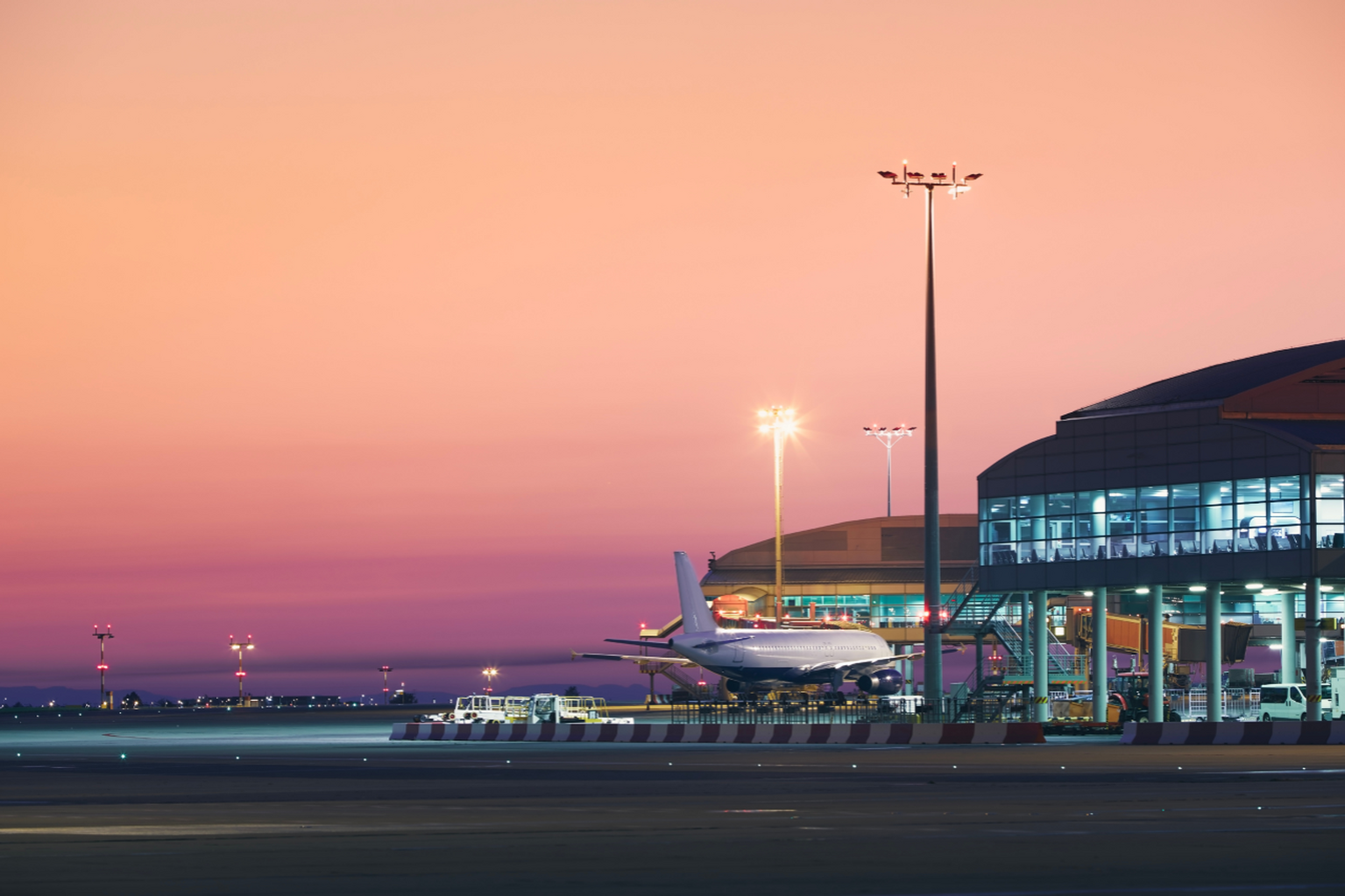 Dubai International Airport (DXB): Ultimate Guide to Flights, Customs, Duty Free, Restaurants, Hotels &amp; Parking
