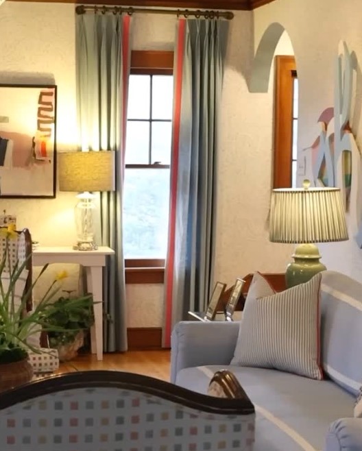 An Art Gallery Owner&rsquo;s Colorful & Collected Home