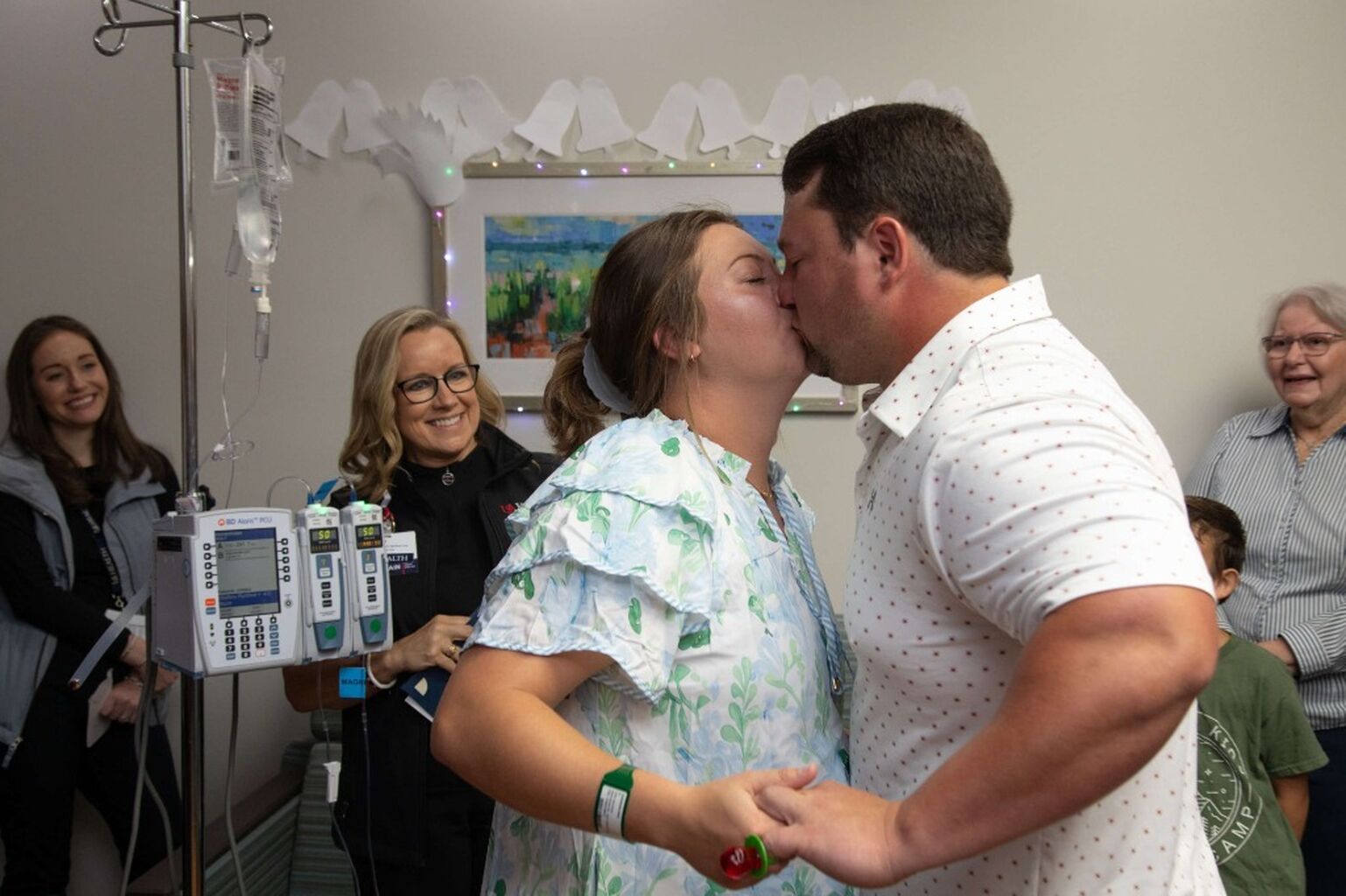 Labor room at USA Health Children&rsquo;s & Women&rsquo;s Hospital becomes wedding chapel for expectant couple