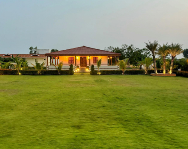 VIHARI | 4BR | SLEEPS 16 | ₹18-26k | 5 MINS FROM PEDDA GOLCONDA ORR EXIT & 35 MINS FROM GACHIBOWLI 