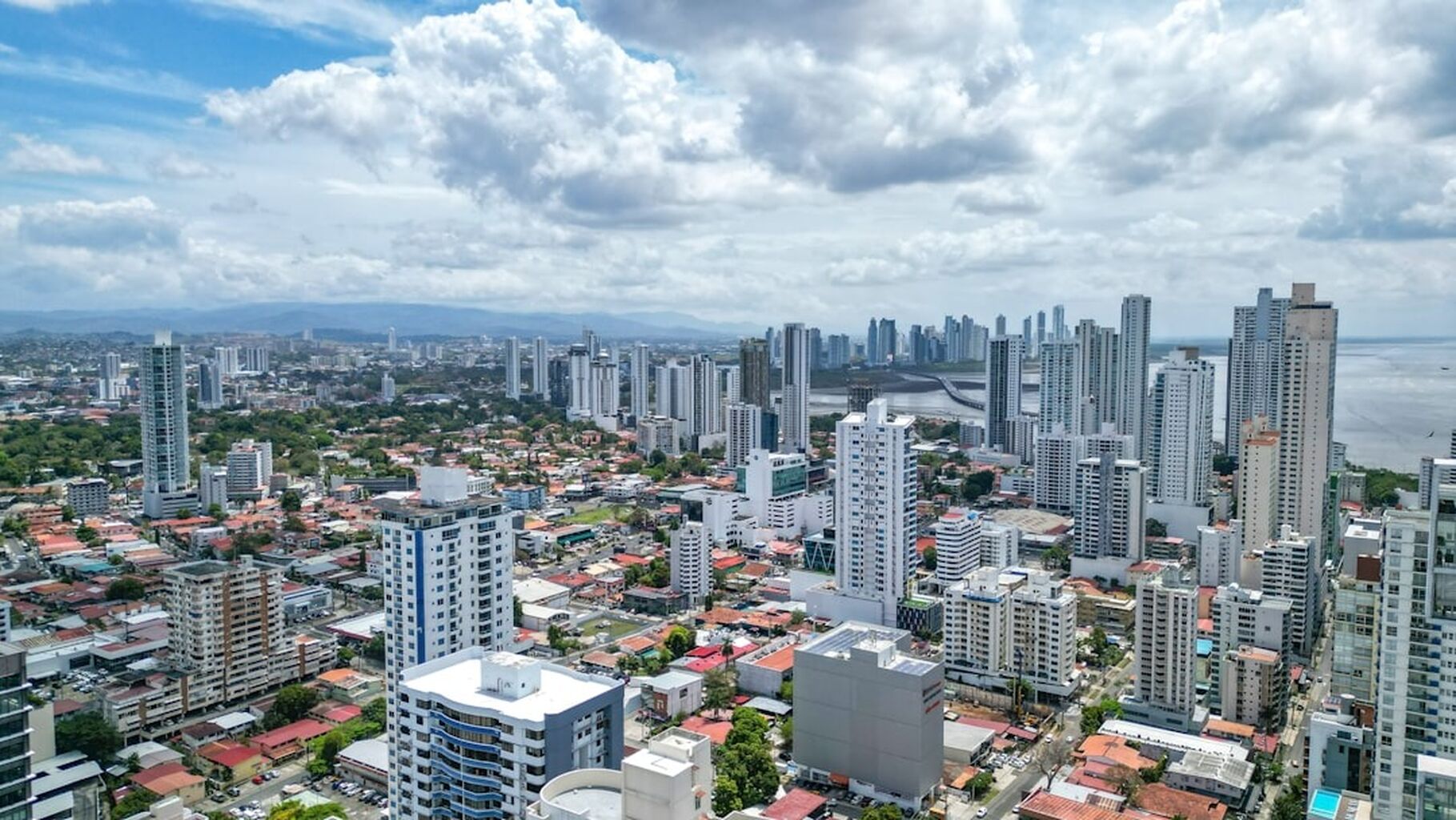 10 Amazing Reasons To Consider Living in El Cangrejo Panama