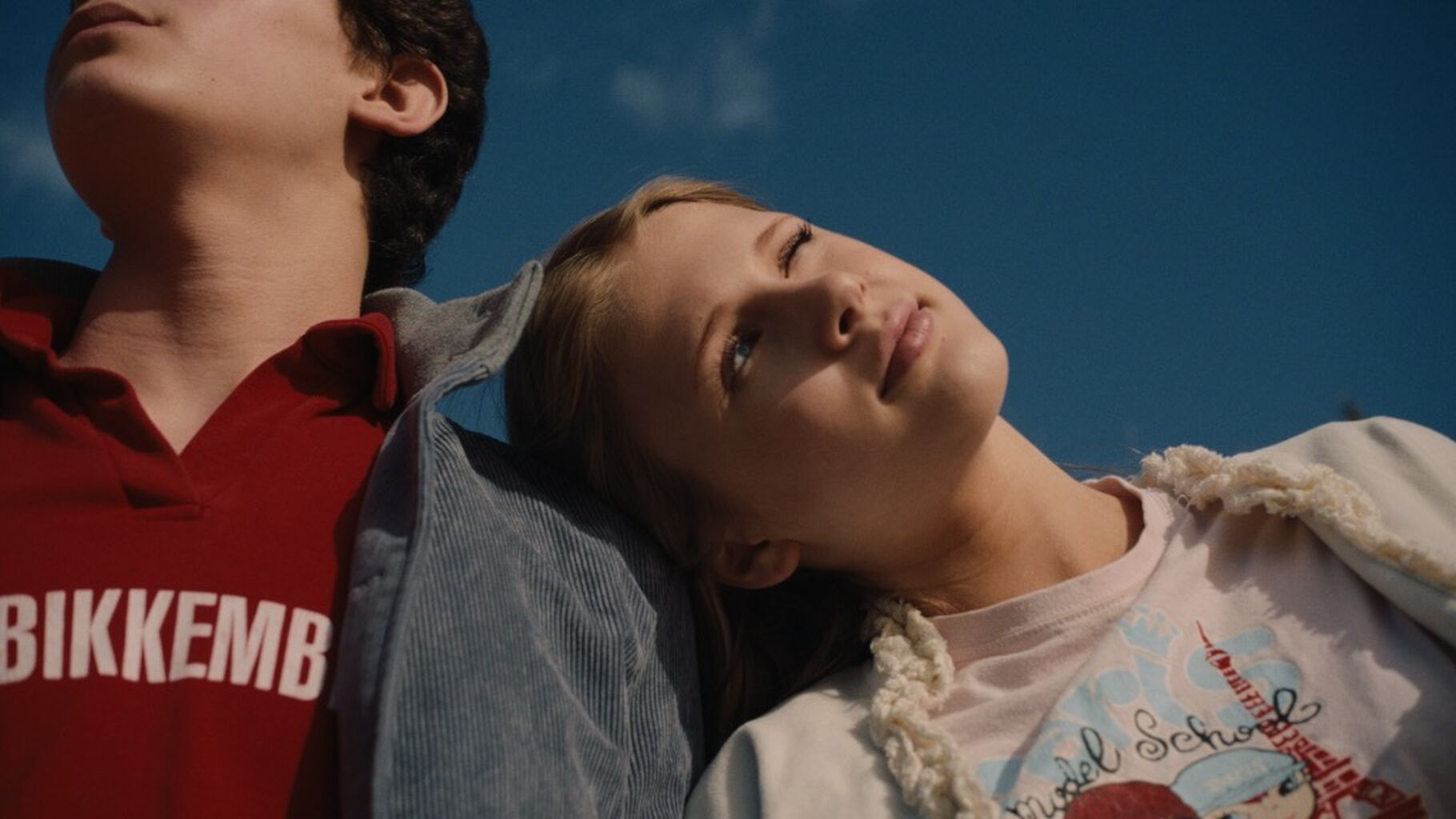 Watch &laquo;Little Kids&raquo; video 