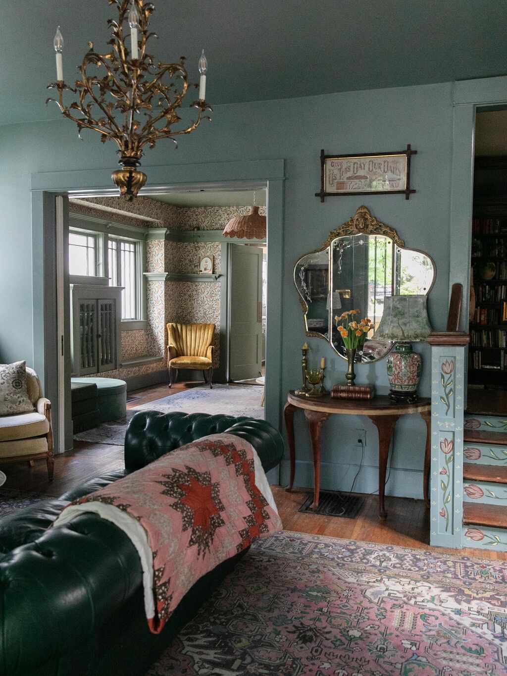 A Muralist&rsquo;s Whimsical Alabama Cottage