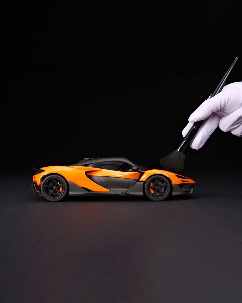 McLaren W1 - 1:18 scale