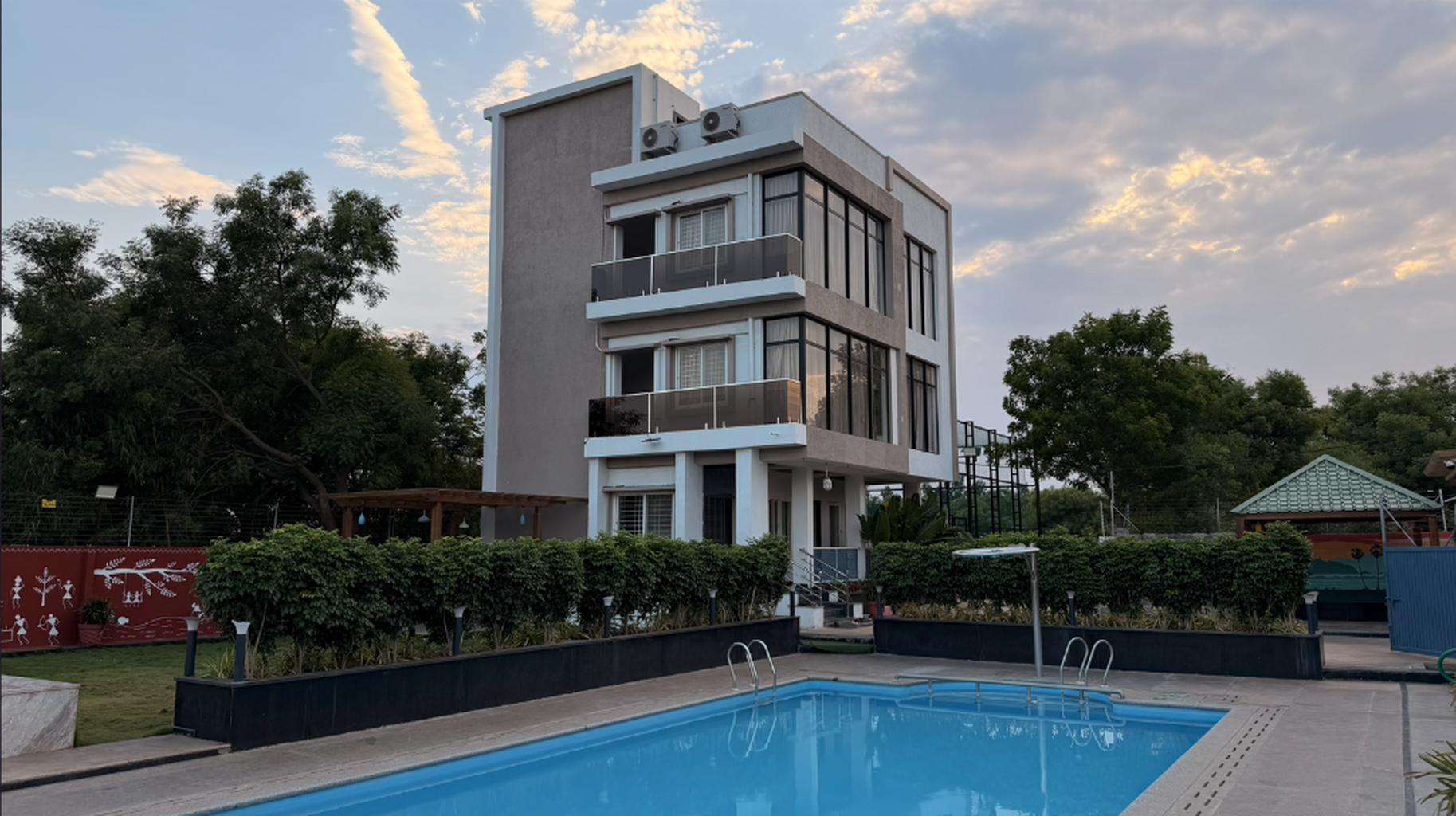 URBAN BREAK FARMS | 4BR | SLEEPS 16 | ₹16-20K | 35 MINS FROM TSPA/MOINABAD ORR EXIT