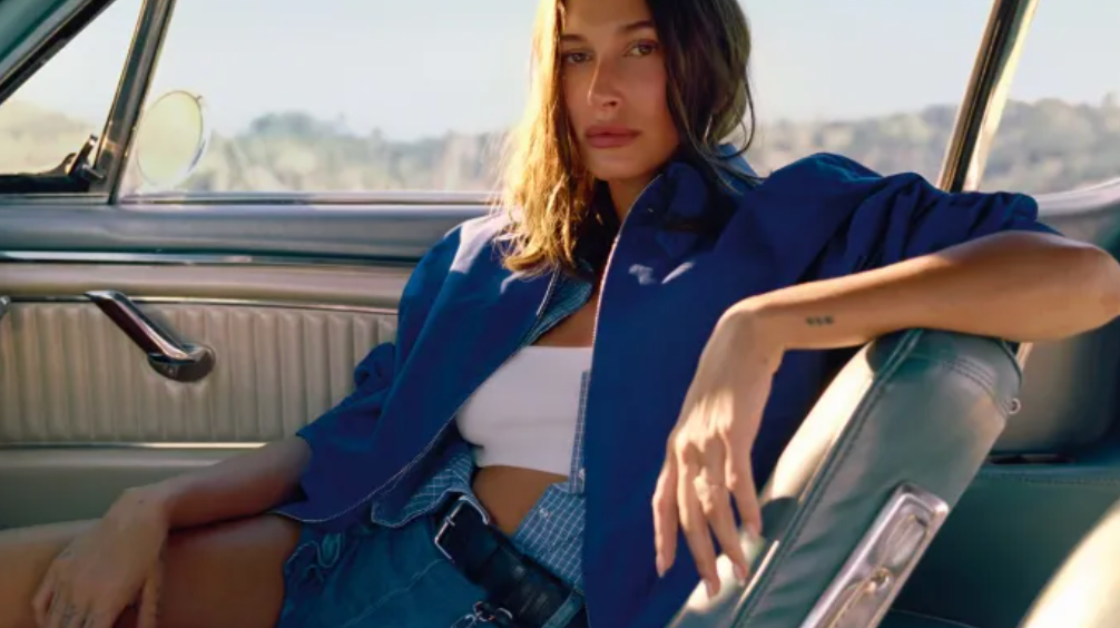  Mango ficha a Hailey Bieber para su colecci&oacute;n de verano