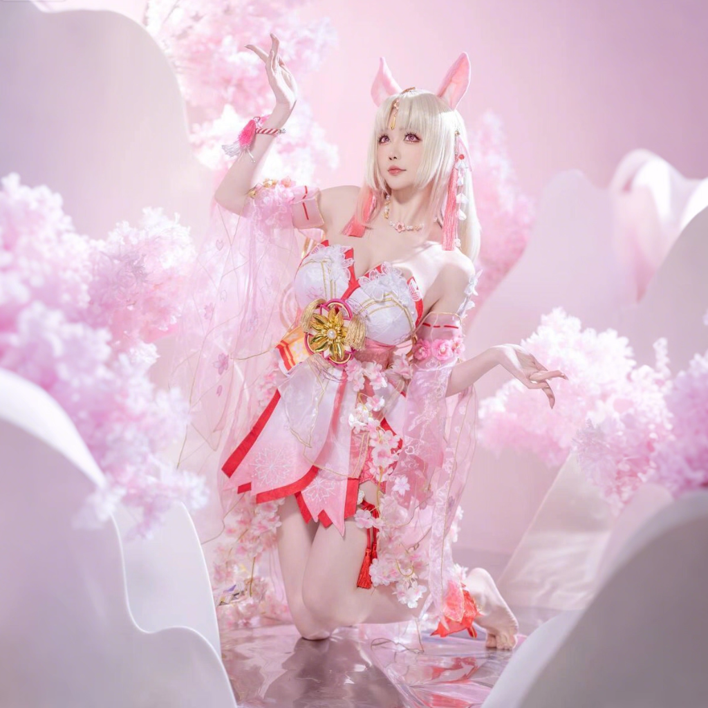 Click to enter the cosplay world