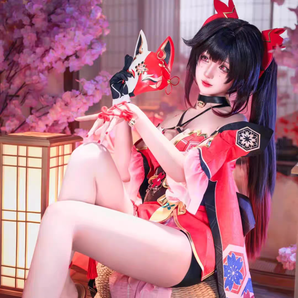 Click to enter the cosplay world