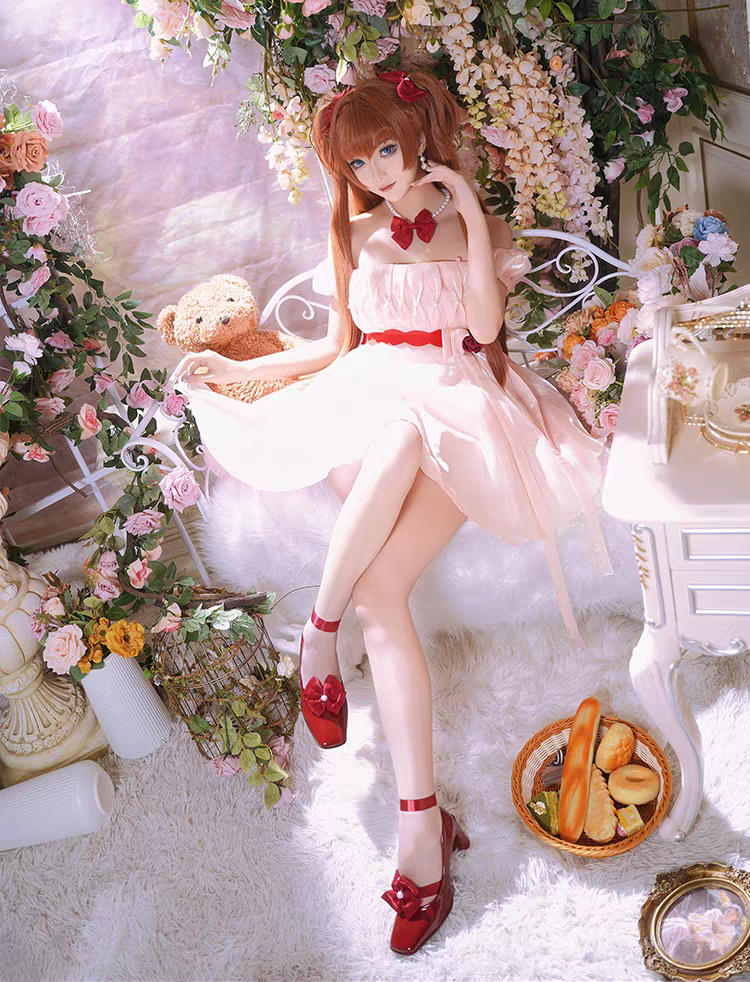 Click to enter the cosplay world