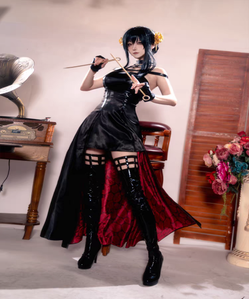 Click to enter the cosplay world