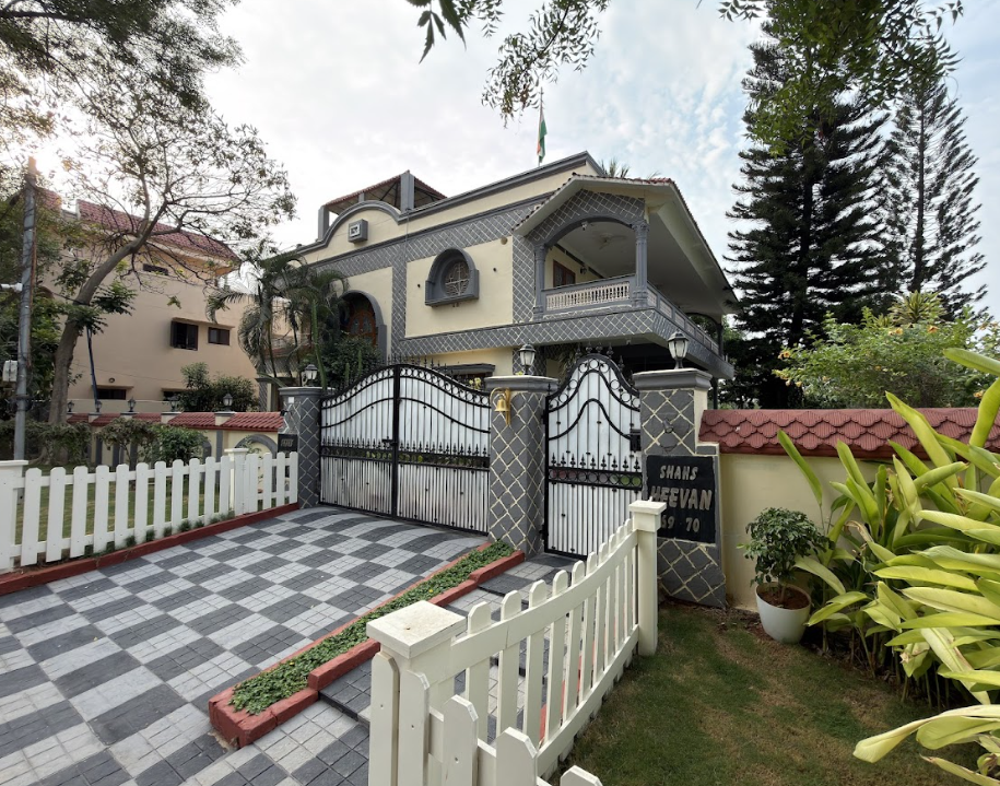 HEEVEN | 4BR | SLEEPS 16 | ₹10-18K | SAINIKPURI