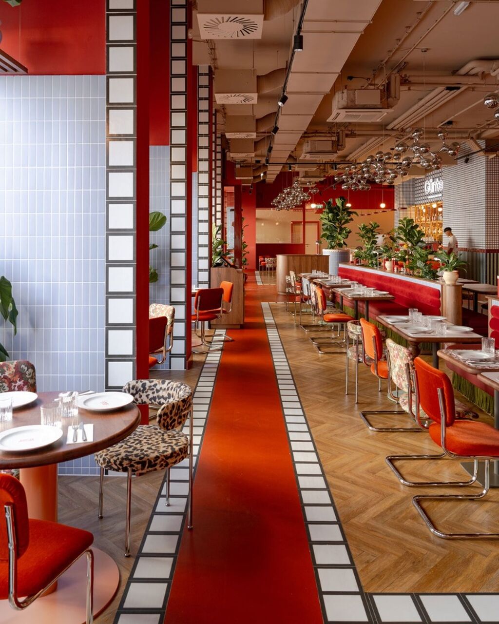 The G&uuml;nter Restaurant Emerges from a Nondescript Chain Hotel in Vienna