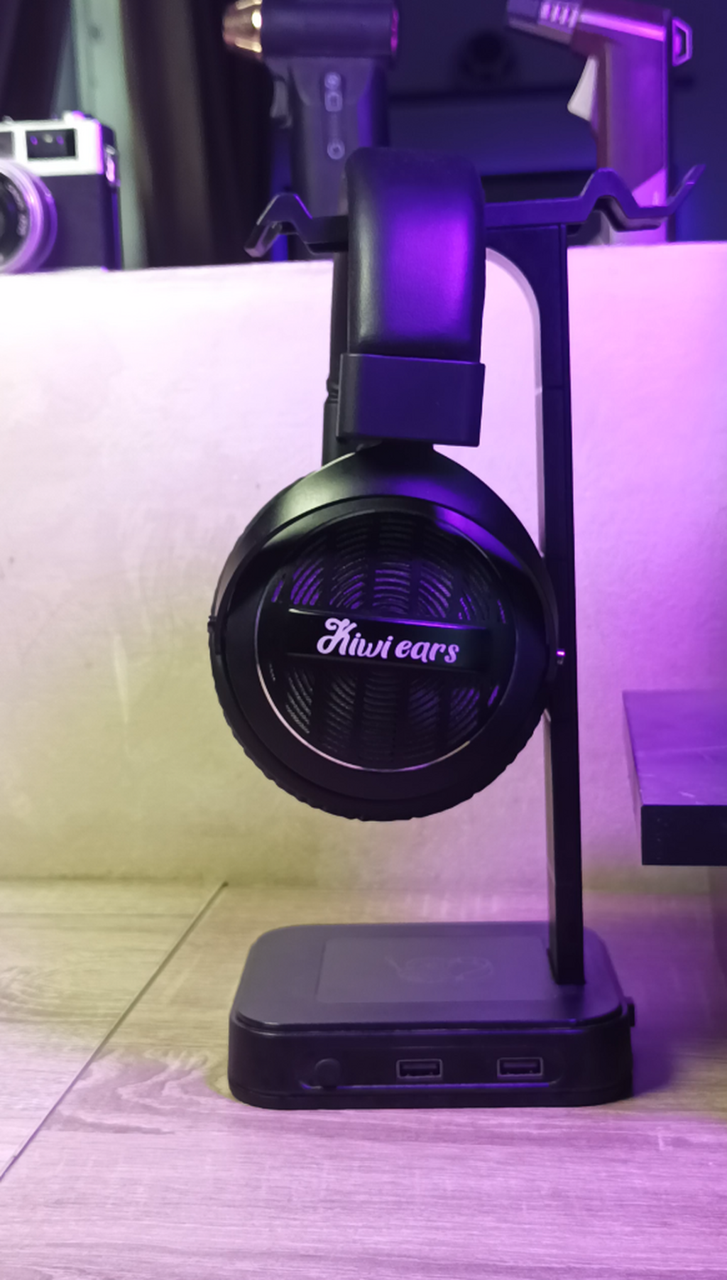 Headphone stand