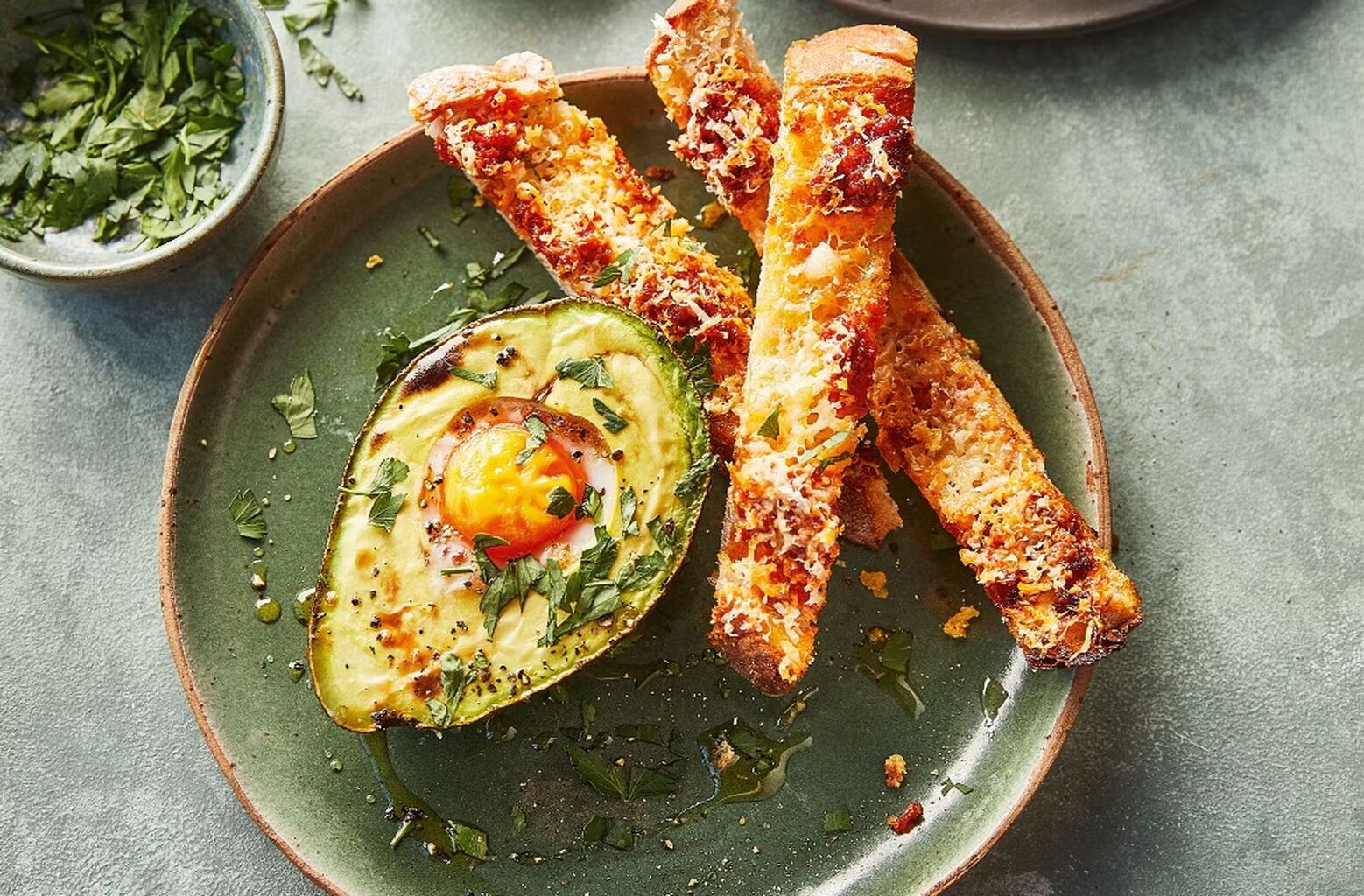 🥑Baked avocado eggs with cheesy &rsquo;nduja soldiers