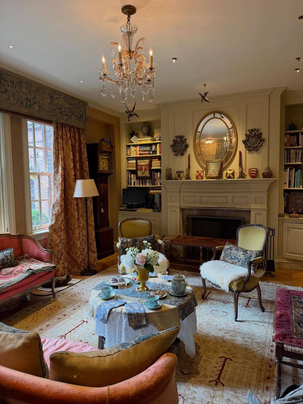 Inside a 475 Sq Ft Italian-Inspired Manhattan Apartment