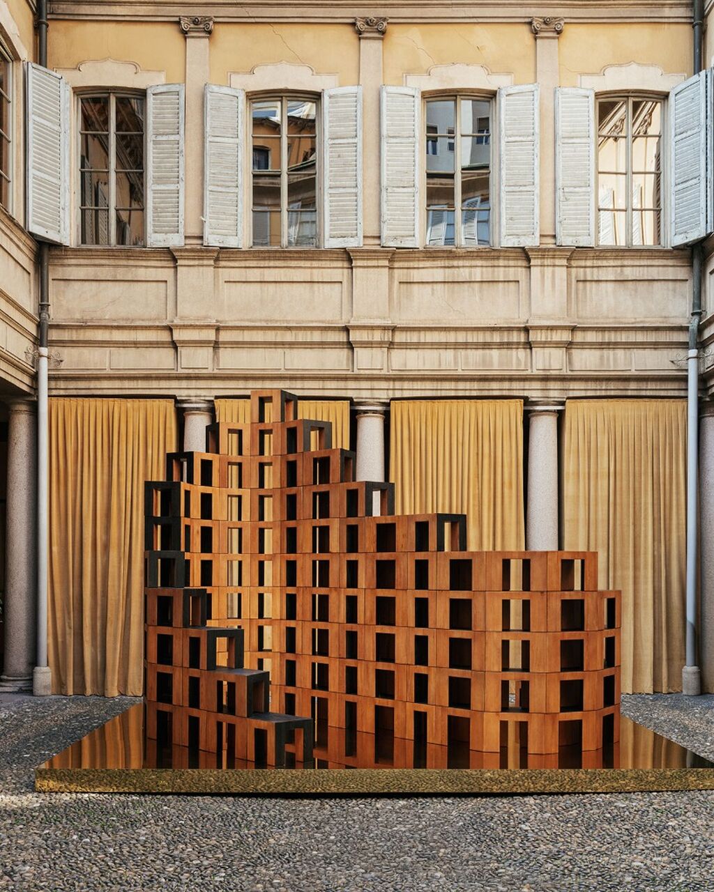 Kelly Wearstler&rsquo;s H&M HOME Collection Refuses to Flatten Luxury