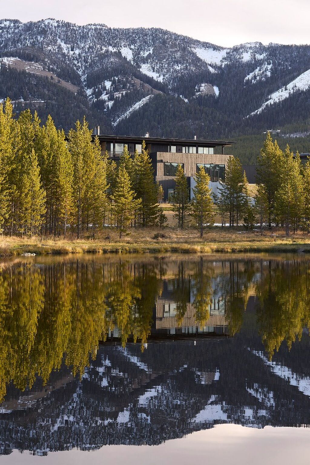 Refined Yet Rugged, One&Only Moonlight Basin Nestles Between Big Sky&rsquo;s Peaks