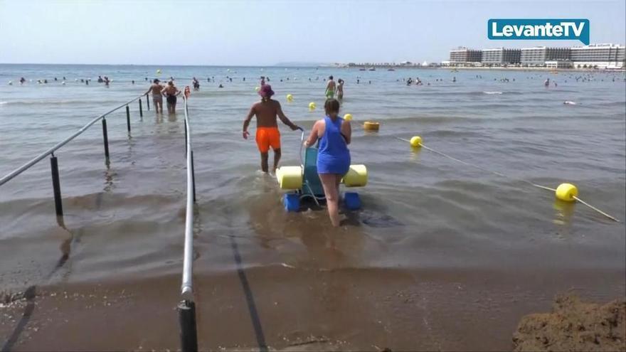 Valencia inicia el dispositivo de ayuda a las personas con discapacidad en las playas