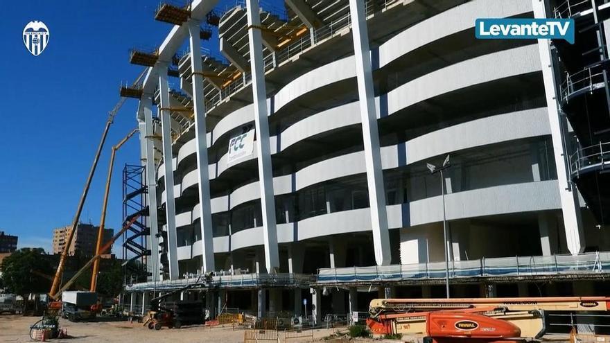 El Nou Mestalla en el paso previo al izado de la gran cubierta