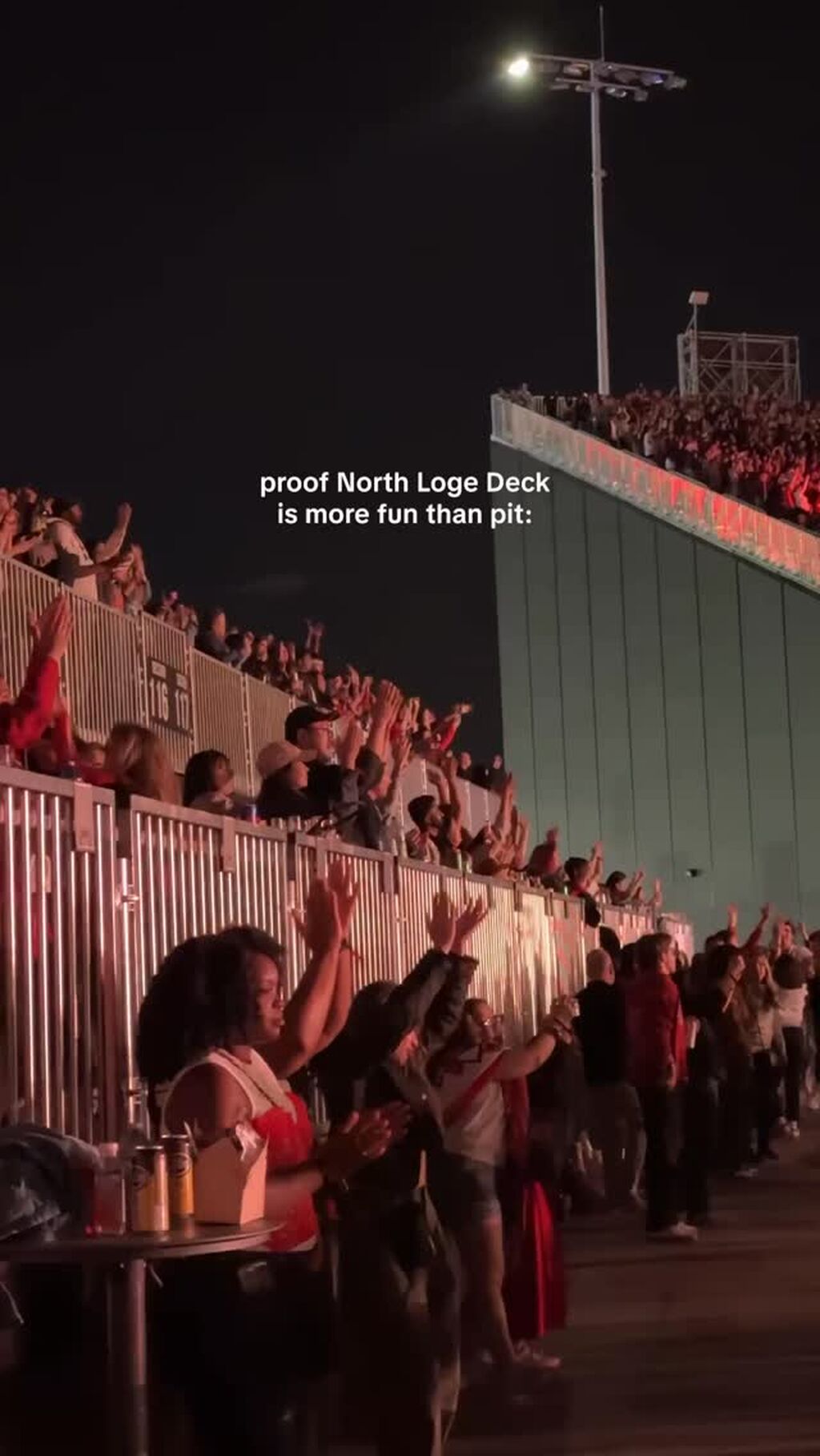 Loge Deck