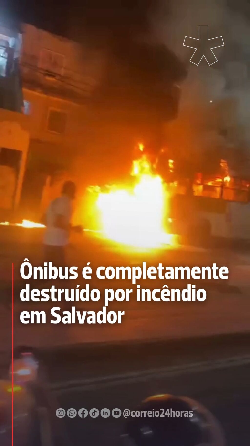 &Ocirc;nibus &eacute; completamente destru&iacute;do por inc&ecirc;ndio em Salvador