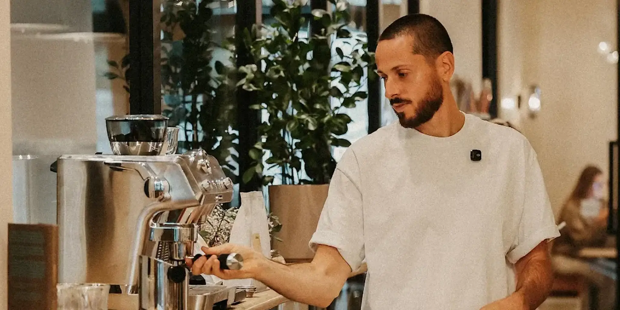 De'Longhi Atelier Barista avec Remy Poirot