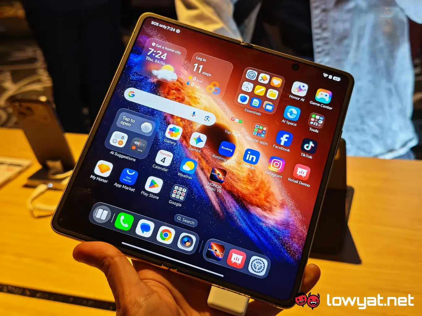 HONOR Magic V6 Officially Debuts In Malaysia With Upgraded Hinge, 6,660mAh Battery