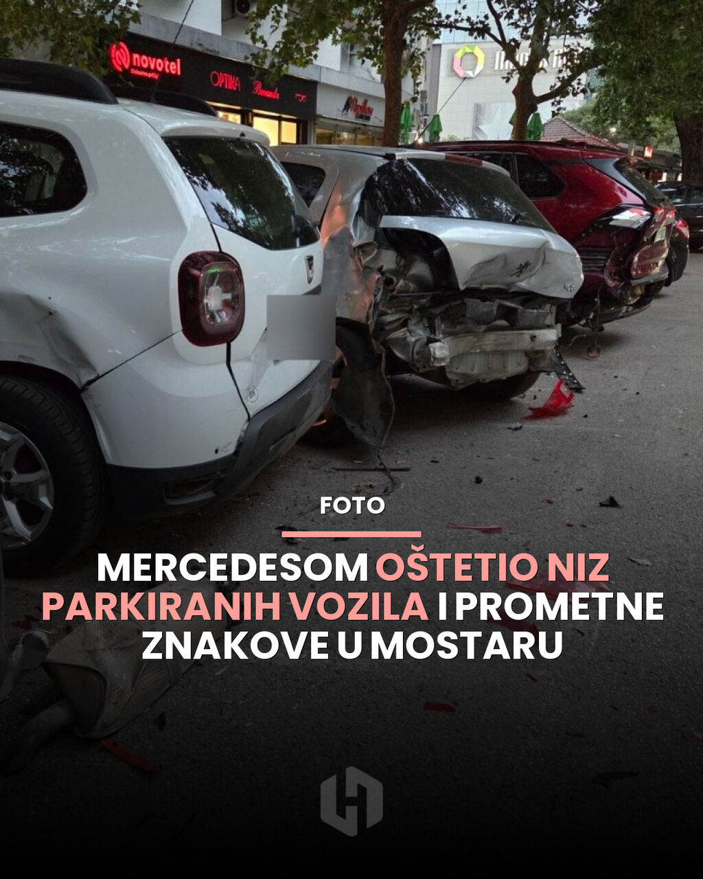 FOTO Kaos u Mostaru: Mercedesom o&scaron;tetio niz parkiranih vozila i prometne znakove