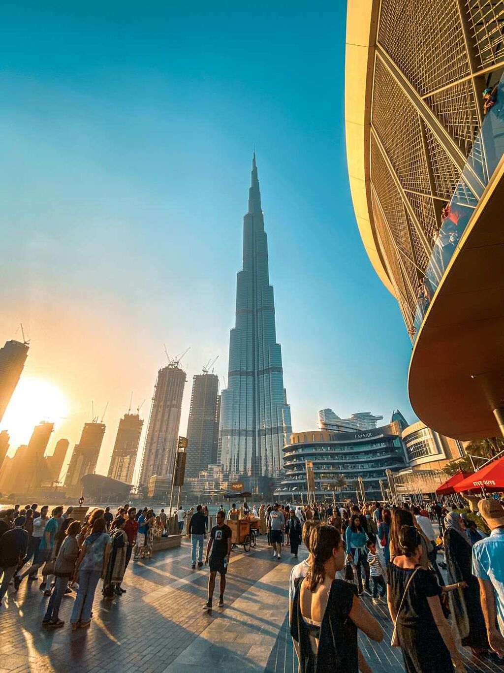 Dubai Mall Guide : What To See, Where To Eat, How Long To Stay