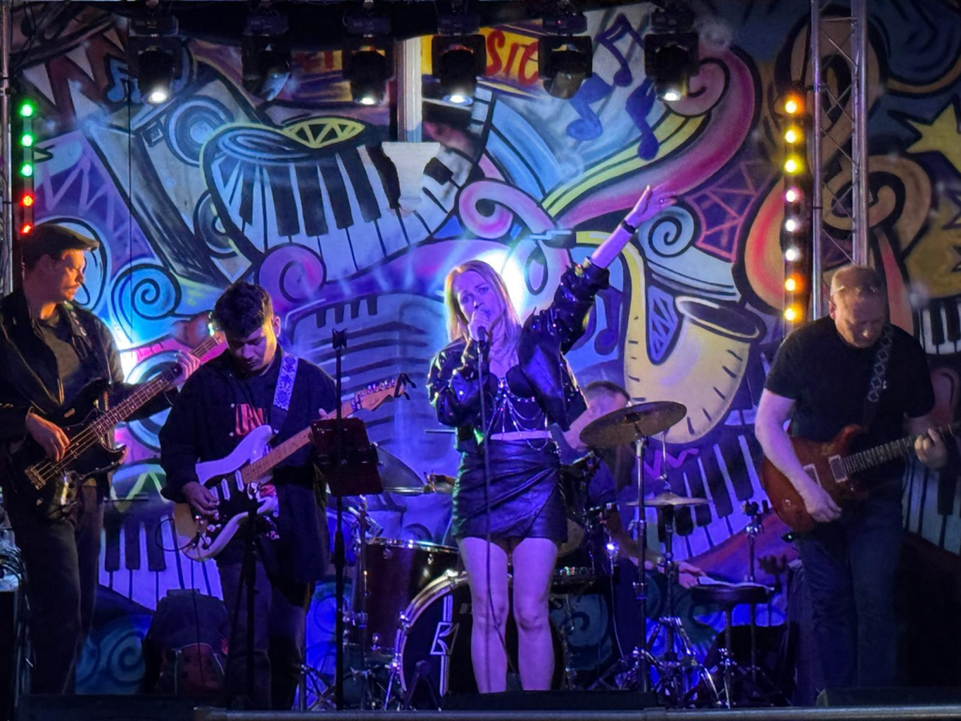 LIVE AT THE BELL - Poppy Jam September 26th 