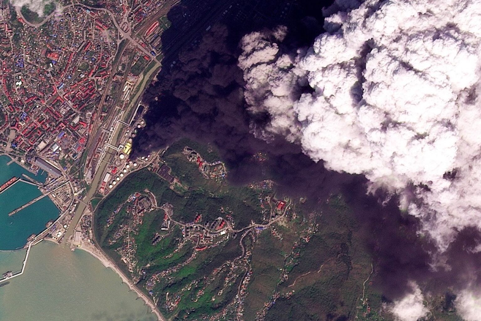 &laquo;Рак проявится не быстро&raquo;. Какие риски для здоровья несут нефтяные дожди