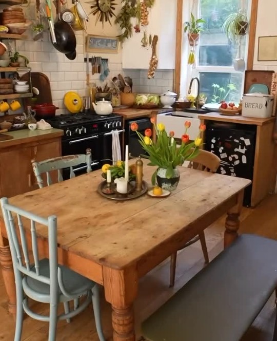 A Collector&rsquo;s English Home Filled With Charm, Color & Character