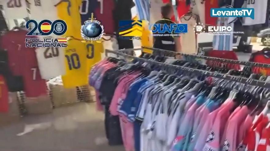Importante golpe policial a la falsificaci&oacute;n de camisetas de f&uacute;tbol