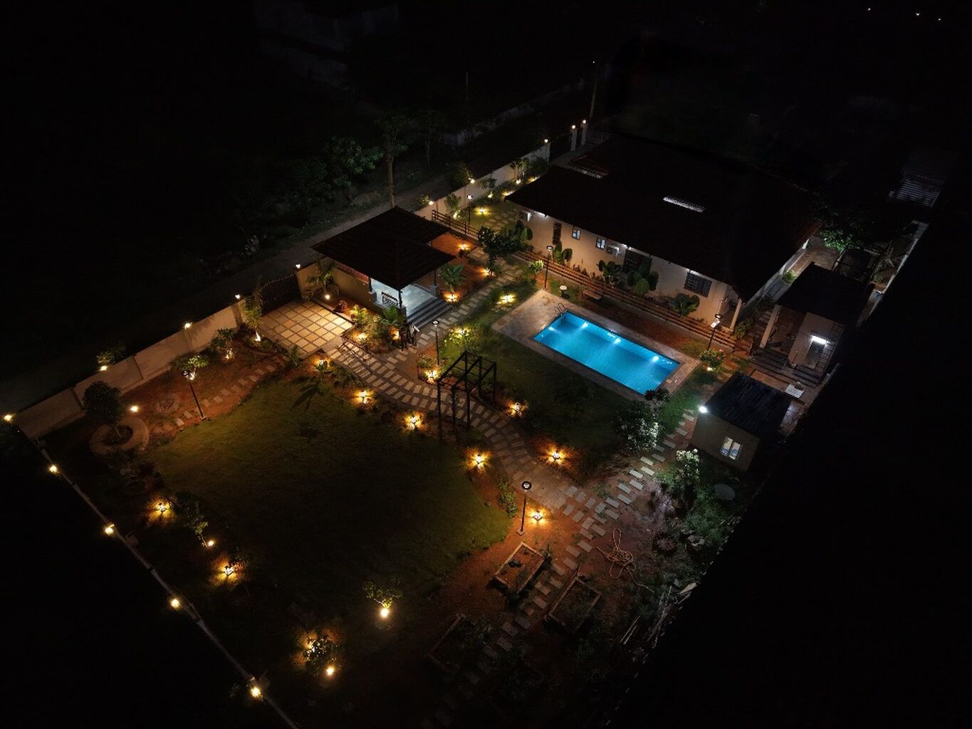 EKAM | 2BR | SLEEPS 10 | ₹10-14K | 30 MINS FROM TUKKUGUDA
