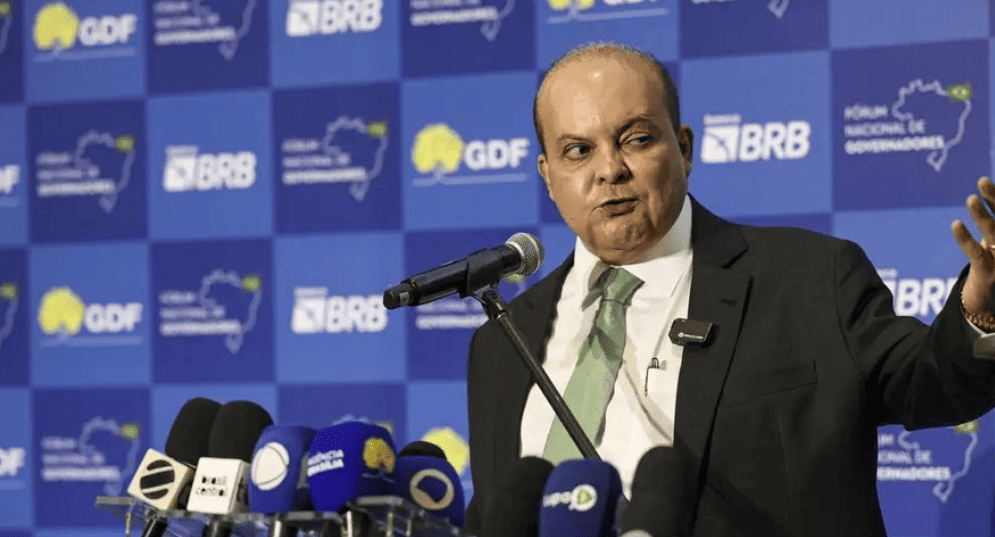 Fora Ibaneis e Celina Le&atilde;o! A popula&ccedil;&atilde;o do DF n&atilde;o pode pagar o pre&ccedil;o das fraudes do BRB!