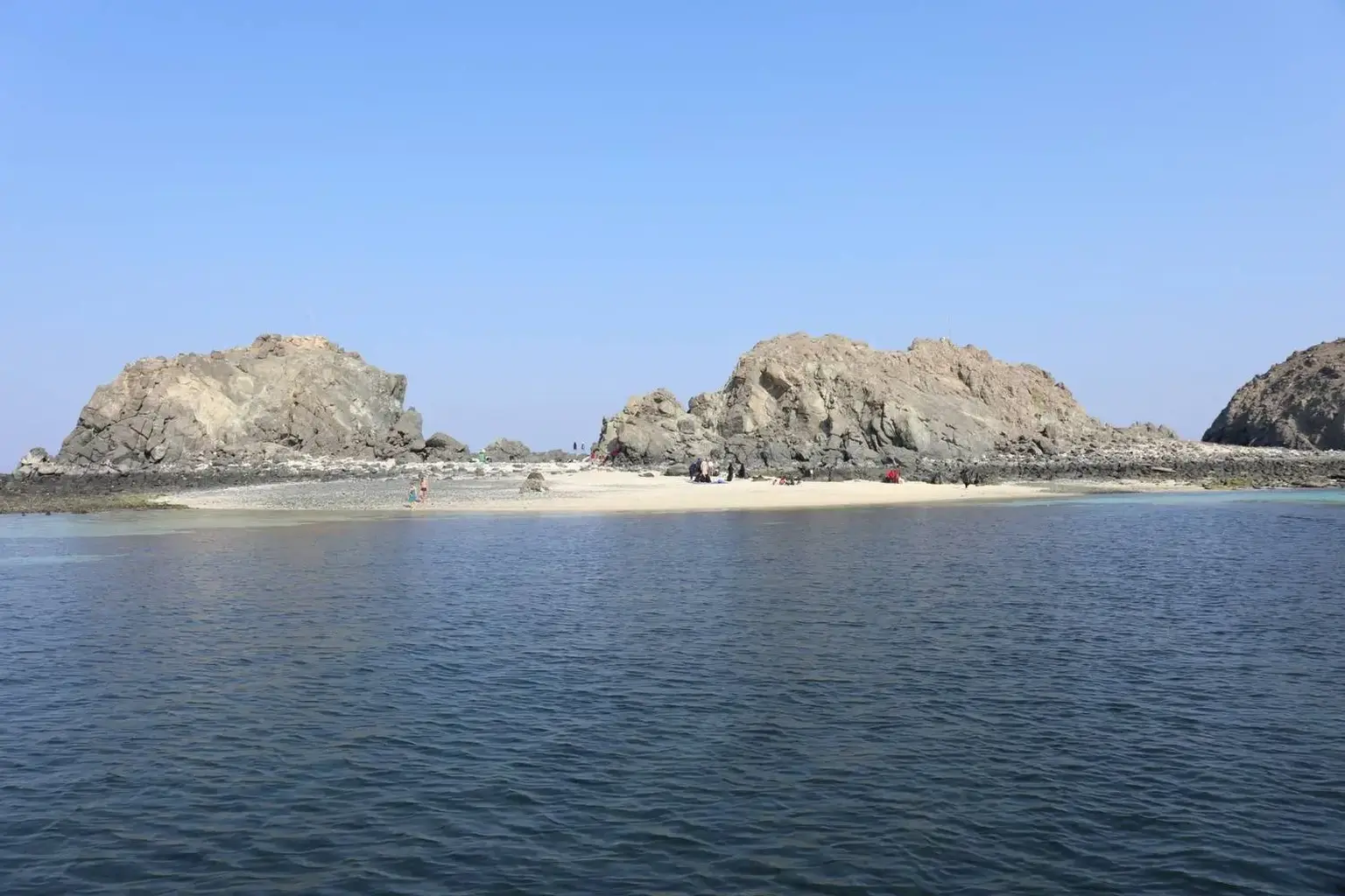 Snoopy Island Fujairah Visitor Guide: Snorkeling, Resorts, Costs &amp; Travel Tips