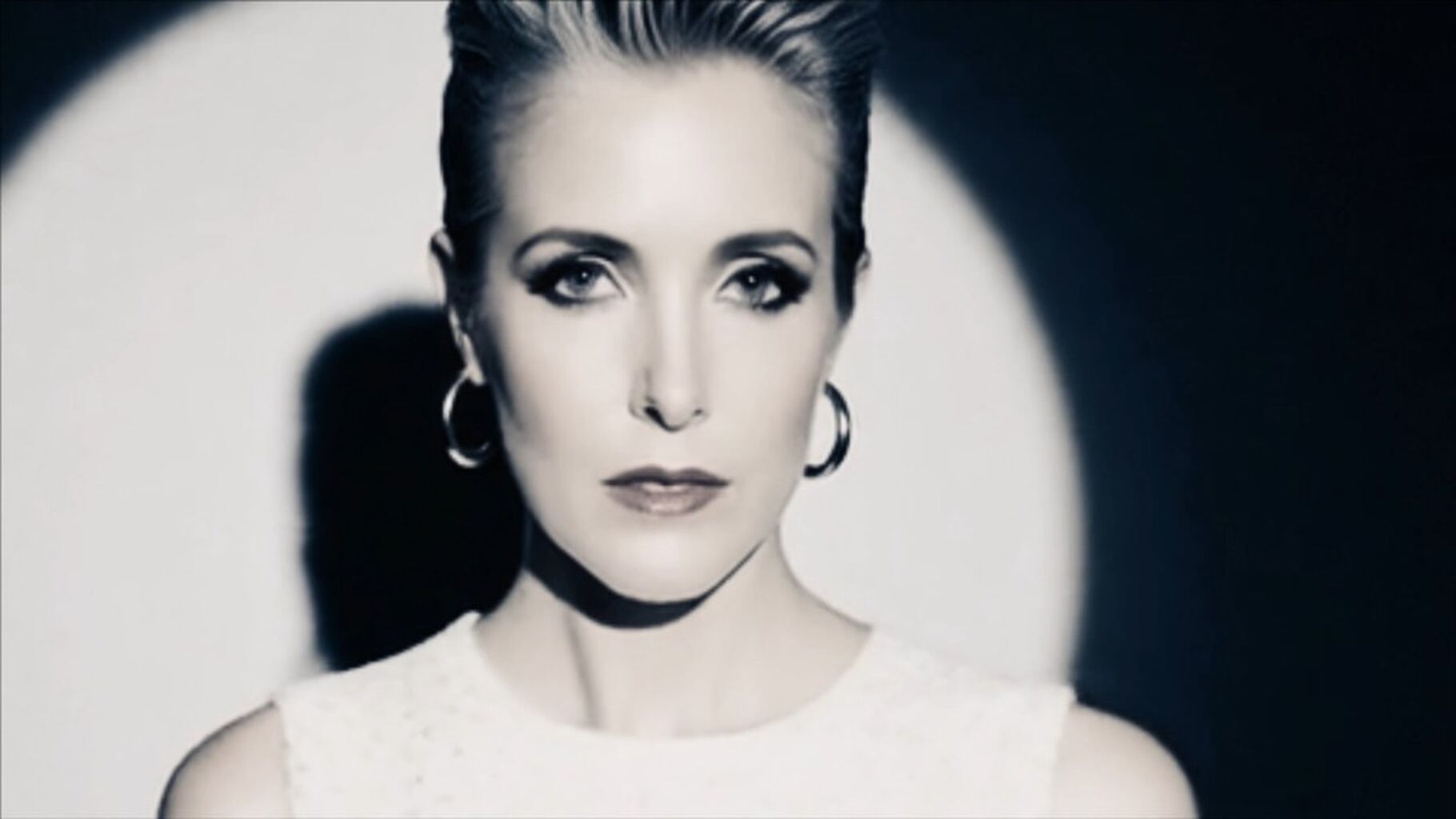 Watch Angelique Greffrath - Break My Chains