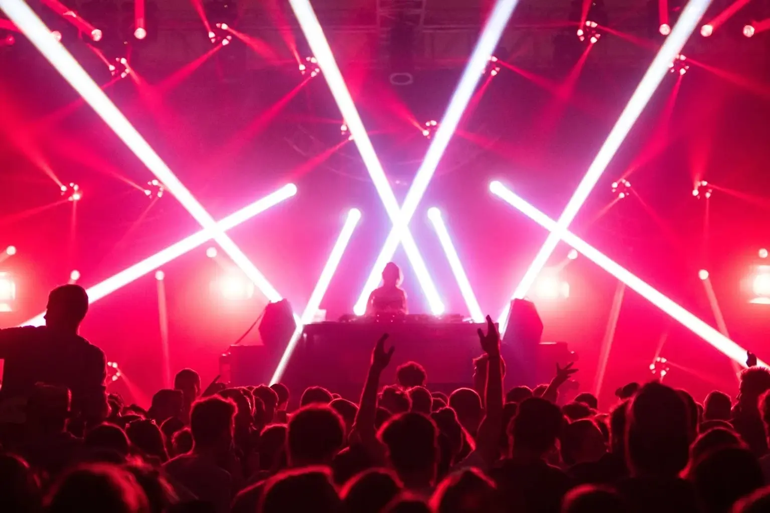 Experience the Electric Pulse of Dubai Nightlife, with Russian mix at EVE Longue Russian Club