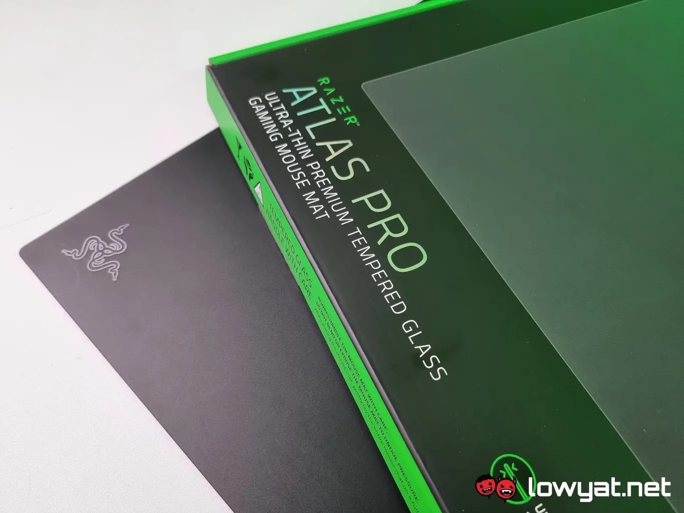Razer Atlas Pro Review: A Great Glass Pad With One Sizeable Problem