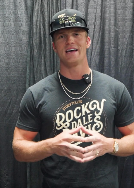 Your 19th ACM Honors co-host @parkermccollum is here to help announce this year&rsquo;s ACM Industry Awards winners. 🏆  