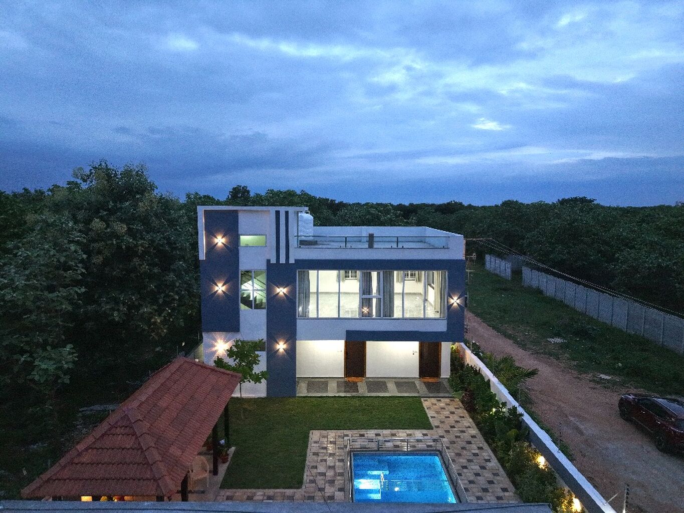 MIHIRA | 3BR | SLEEPS 15 | ₹11-16K | 5 MINS FROM SHAMSHABAD ORR EXIT