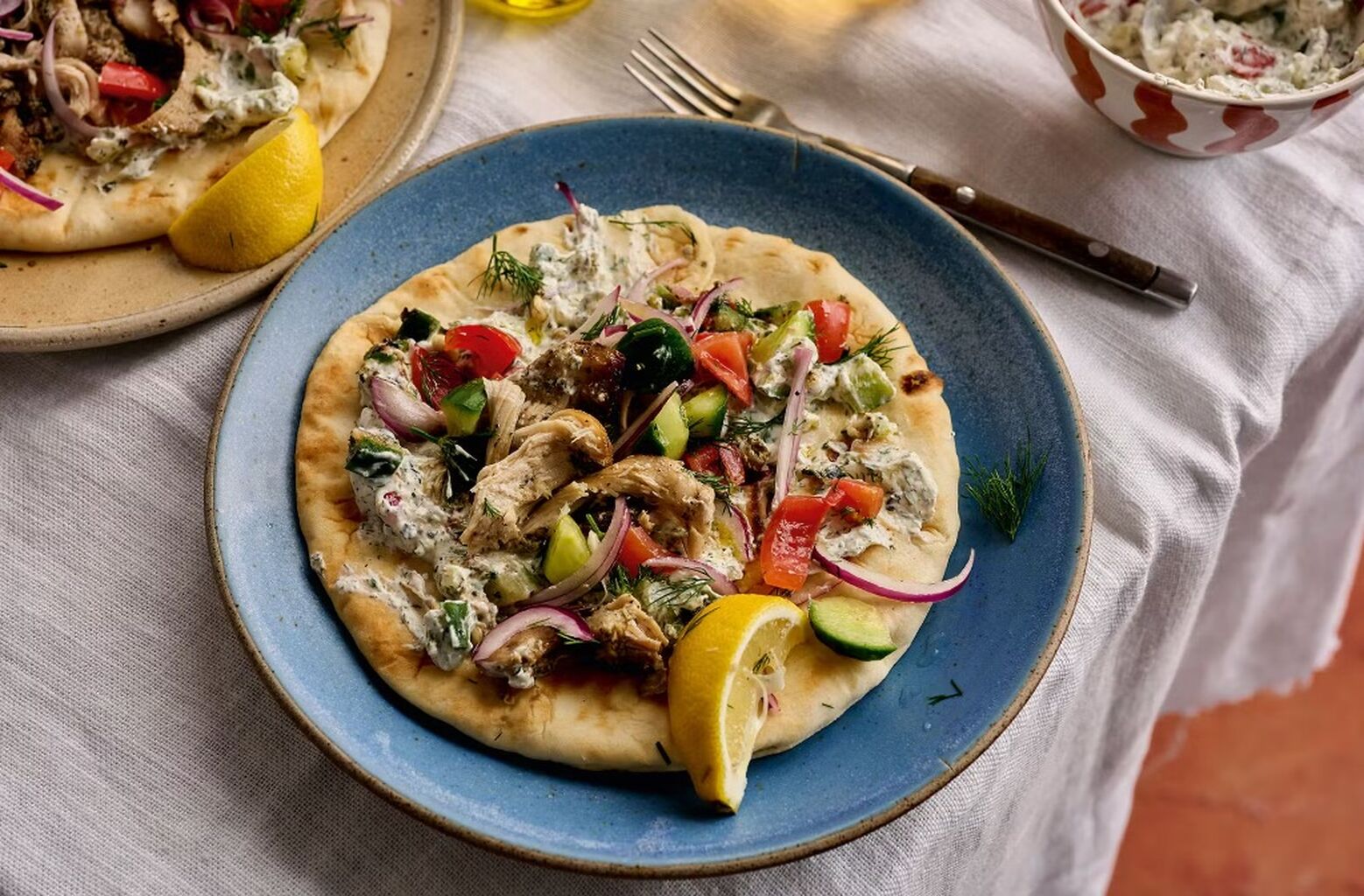☀️Chicken gyros with tzatziki, tomato & onion salad