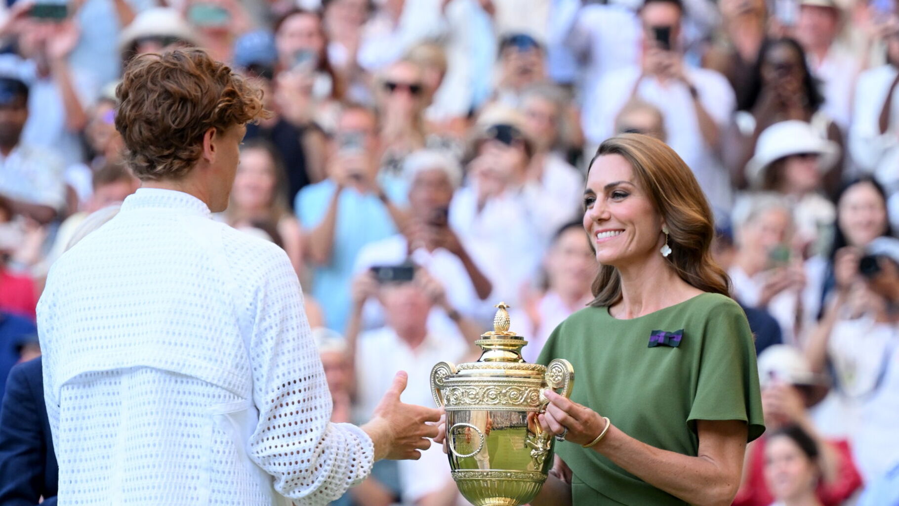 Jannik Sinner conquista Wimbledon y recibe trofeo de las manos de la princesa de Gales