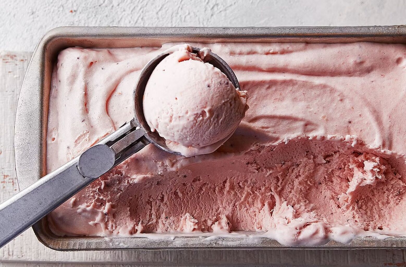 🍦Cheat's strawberry & clotted cream ice cream