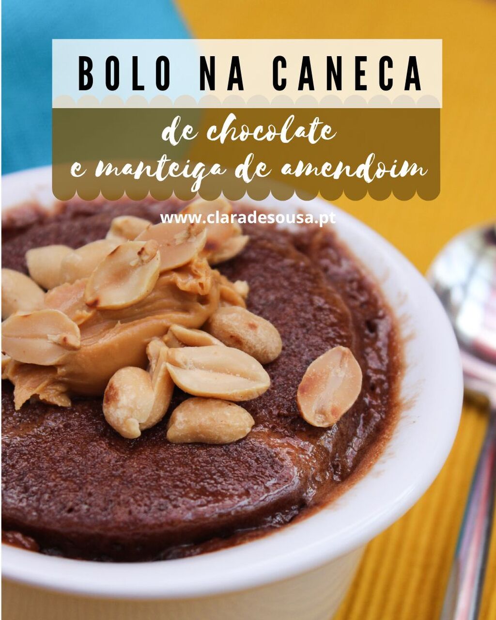 Bolo na caneca de chocolate e manteiga de amendoim 