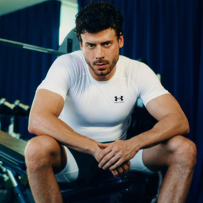 Francois Arnaud Flexes His Muscles in Skintight Shirt for Under Armour&rsquo;s New &lsquo;For When It&rsquo;s Hot&rsquo; Campaign! (Photos & Video)