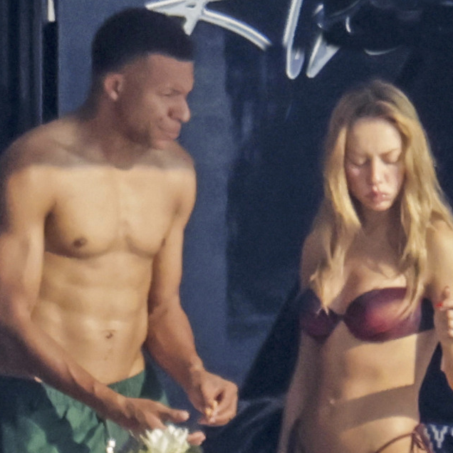 Kylian Mbapp&eacute; & Ester Exp&oacute;sito Enjoy Their Vacation Time on a Yacht in Italy Ahead of His Real Madrid Return
