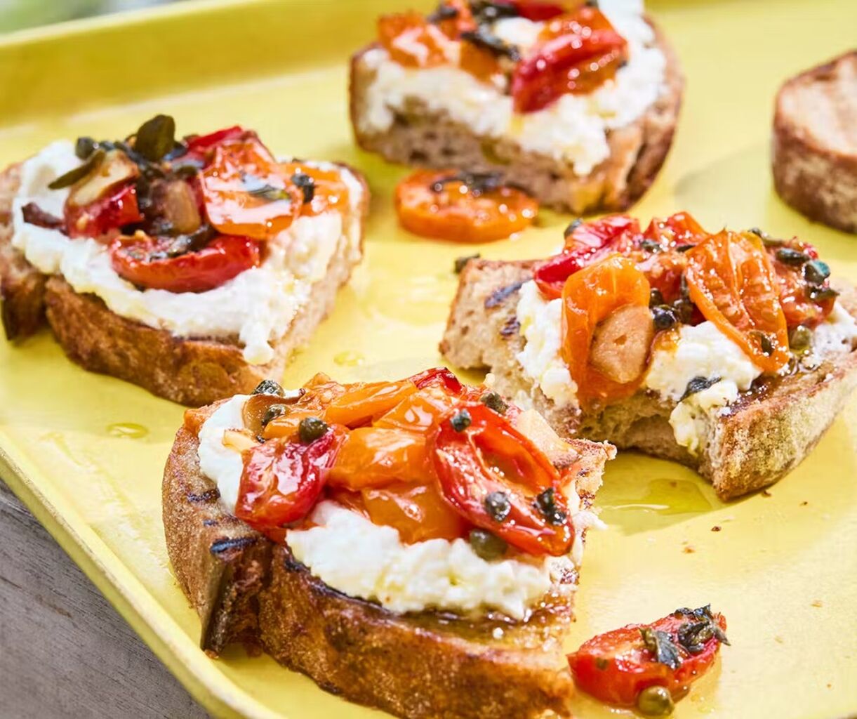 🍅Roast tomatoes & whipped feta toasts